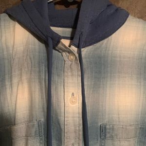 Women’s XL AMERICAN EAGLE BUTTON UP HOODIE , BRAND NEW  !!!! 🤍  💙
